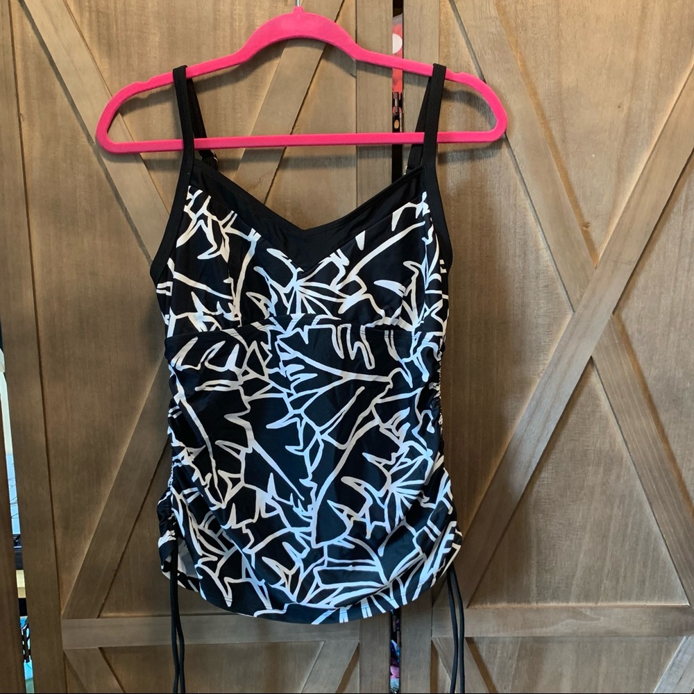 Ocean Avenue Tankini Top - size Large - Black and White